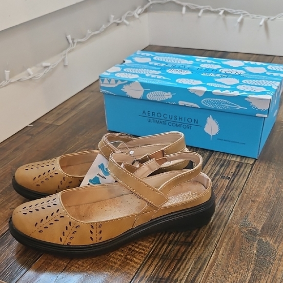Aerocushion Womens Mary Jane Tan Lightweight Women's Flats (8.5 Wide) - Picture 5 of 12